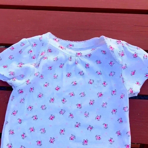 NWOT Gap  dainty onesie with lace and flowers, 100% organic cotton - Picture 2 of 5
